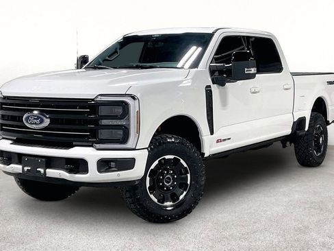 Used 2026 Ford F250 Platinum w/ Tremor Off-Road Package AWD/4WD image 14