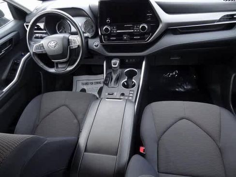 Used 2023 Toyota Highlander LE image 21