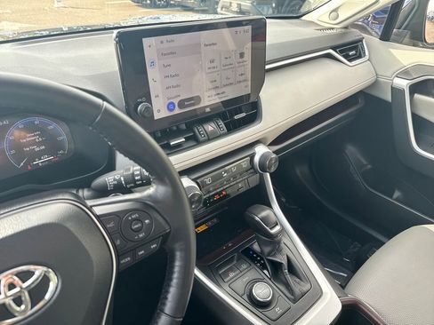 Used 2025 Toyota RAV4 Limited image 23