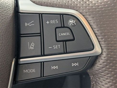 Used 2024 Toyota Sienna Platinum image 18