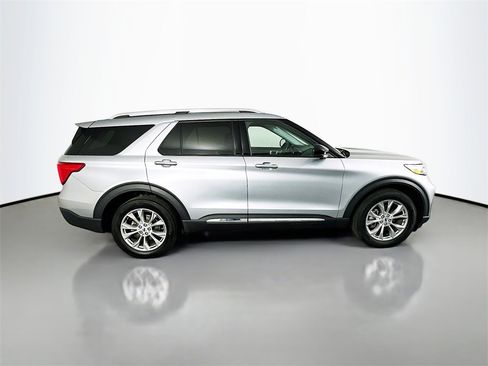 Used 2024 Ford Explorer Limited image 8