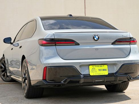 Used 2023 BMW 740i w/ Parking Assistance Package RWD image 6
