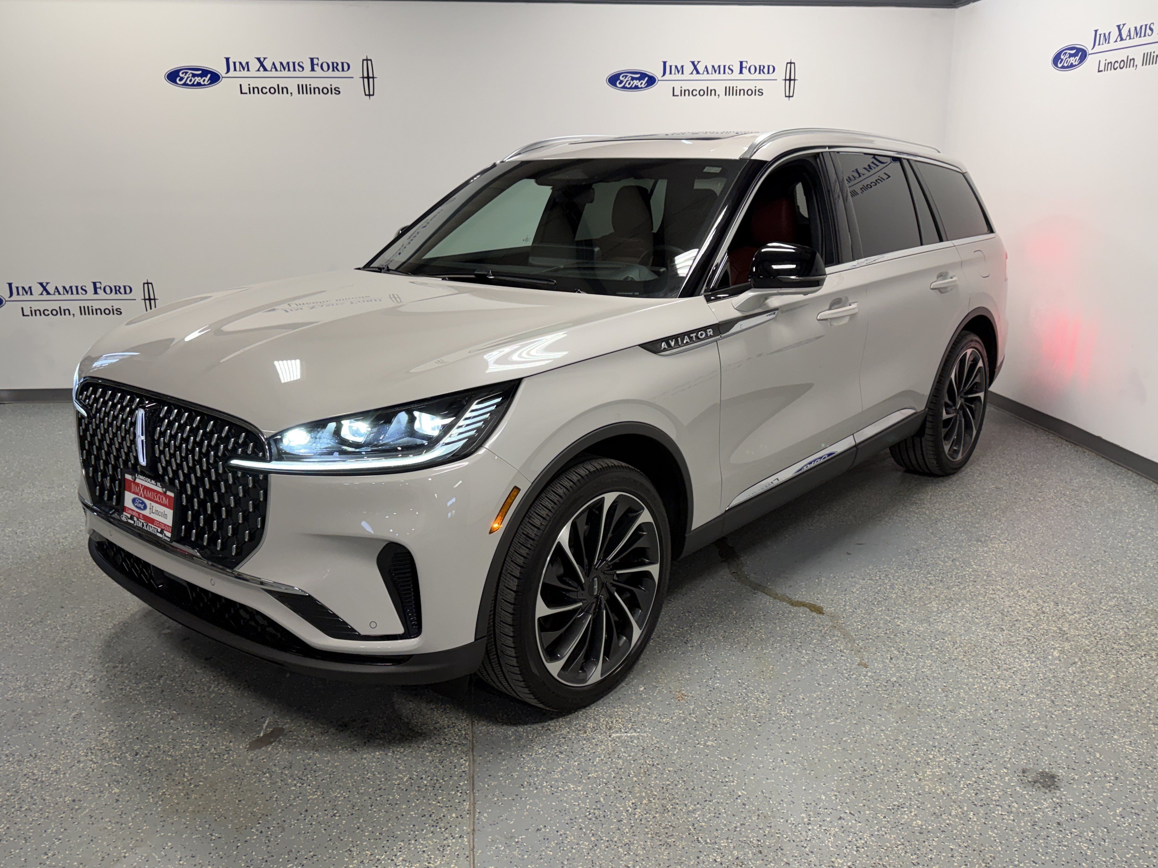 Used 2025 Lincoln Aviator Reserve w/ Illumination Package AWD/4WD image 3