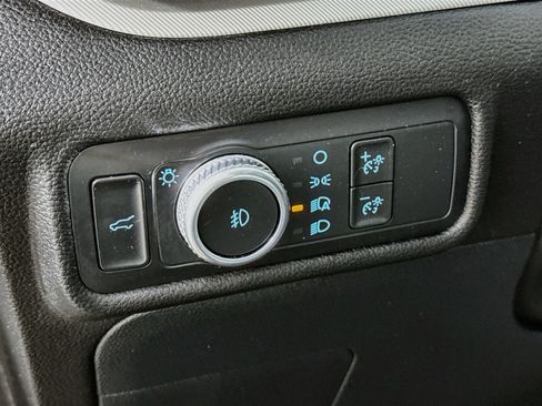 Used 2022 Ford Explorer XLT w/ Equipment Group 202A AWD/4WD image 13