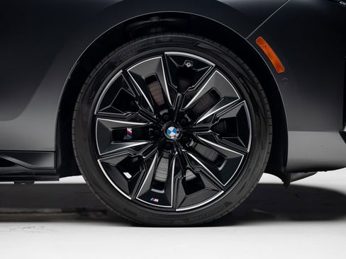 Used 2023 BMW i7 xDrive60 image 37