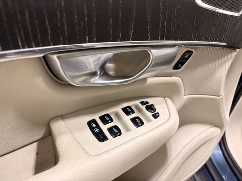 Used 2020 Volvo XC90 T5 Momentum image 13