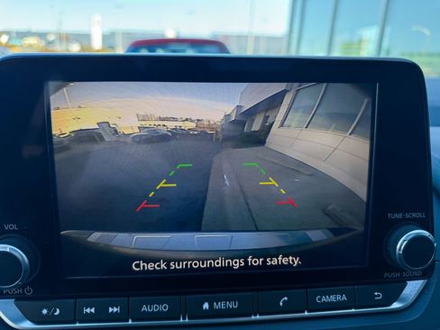 Used 2024 Nissan Rogue SV w/ SV Premium Package image 11