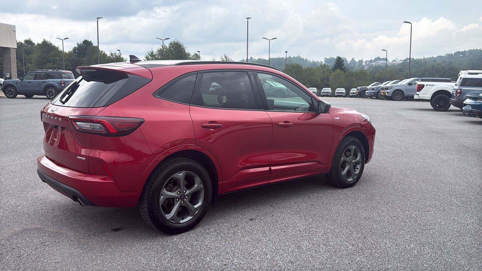 Used 2024 Ford Escape ST-Line w/ Tech Pack #1 AWD/4WD image 3