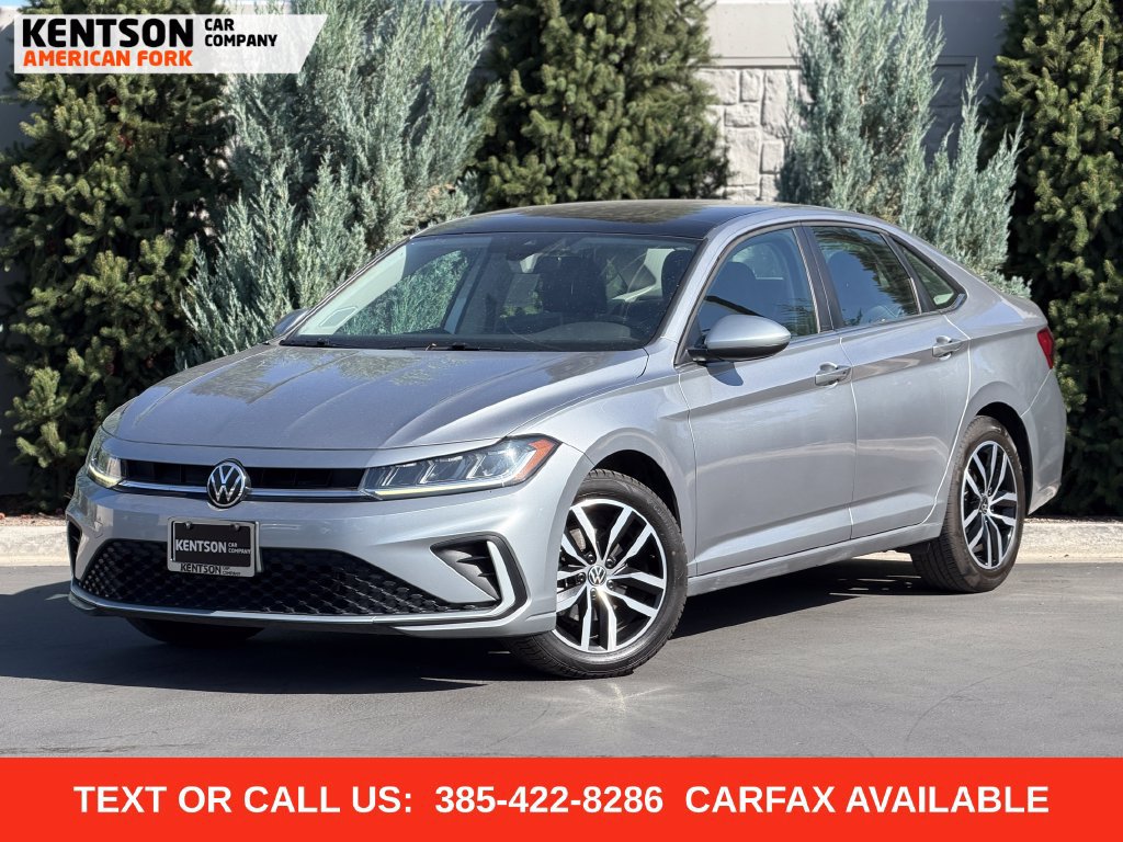 Used 2025 Volkswagen Jetta SE FWD image 1