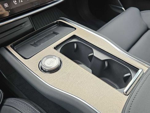 New 2025 Volvo EX90 Plus w/ Protection Package Premier image 24