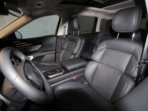 New 2026 Lincoln Nautilus Reserve AWD/4WD image 3