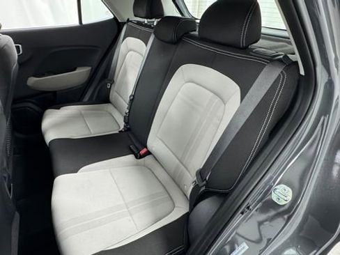 Used 2025 Hyundai Venue SEL FWD image 12