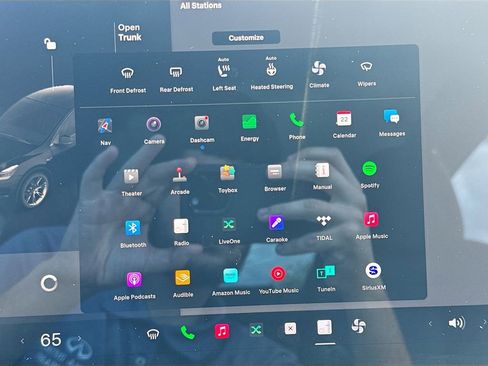 Used 2021 Tesla Model Y Long Range image 15