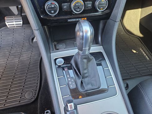 Used 2020 Volkswagen Passat 2.0T R-Line image 28