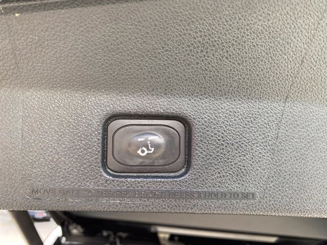 Used 2018 Ford Explorer XLT w/ Equipment Group 202A AWD/4WD image 9