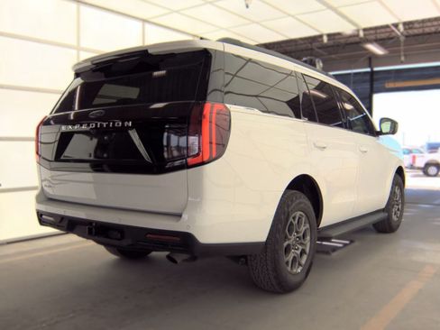 Used 2025 Ford Expedition Active RWD image 2