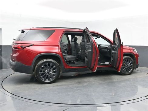 Used 2023 Chevrolet Traverse RS w/ LPO, Floor Liner Package image 46