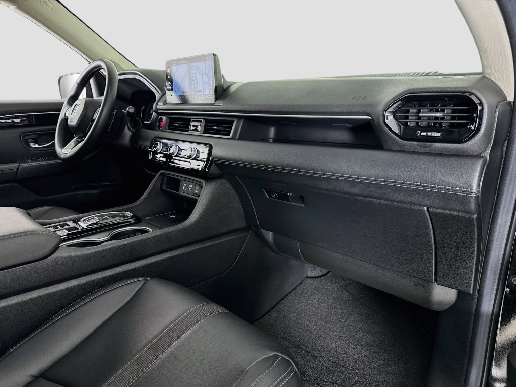 Used 2025 Honda Pilot Touring image 13