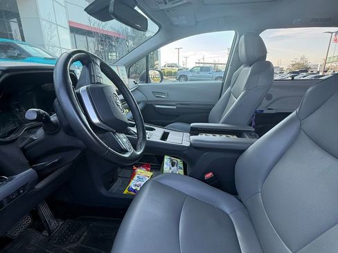 Used 2021 Toyota Sienna XLE w/ XLE Plus Package image 10