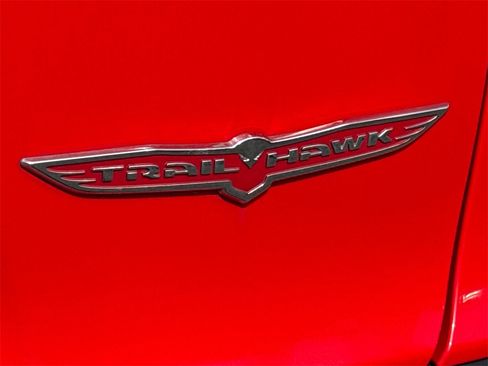 Used 2019 Jeep Cherokee Trailhawk image 13