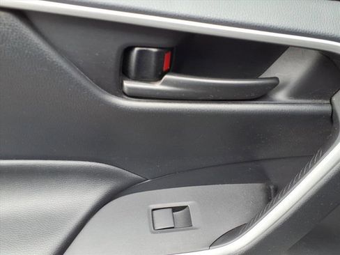 Used 2019 Toyota RAV4 LE w/ Carpet Mat Package image 13