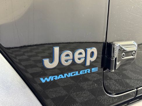 Used 2023 Jeep Wrangler Unlimited w/ Cold Weather Group AWD/4WD image 50