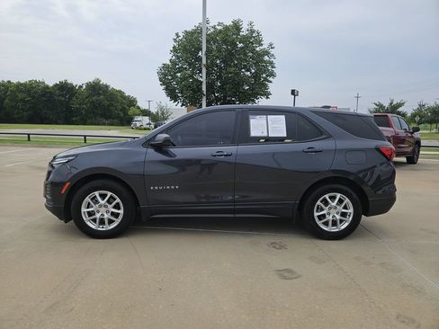 Used 2022 Chevrolet Equinox LS w/ LS Convenience Package FWD image 4