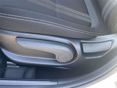 Certified 2025 Hyundai Venue SEL image 12