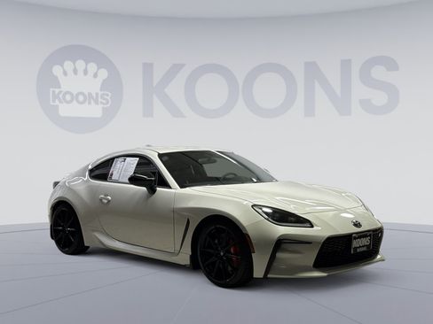 Used 2025 Toyota GR86 Premium w/ Performance Package RWD image 22