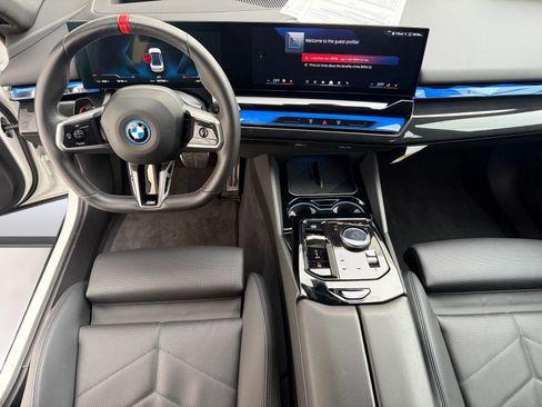 Used 2025 BMW i5 M60 w/ Premium Package image 24