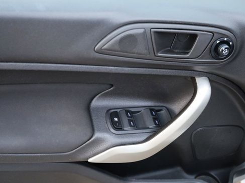 Used 2013 Ford Fiesta SE image 11