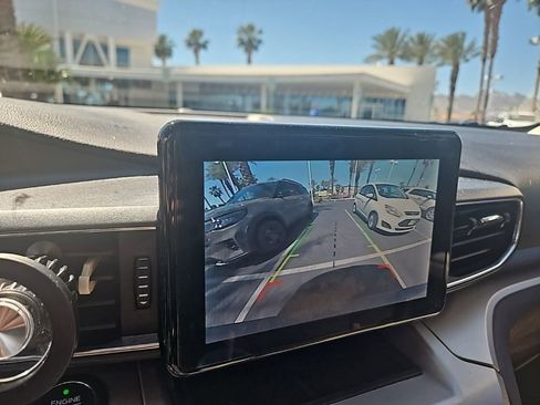 Used 2021 Ford Explorer XLT w/ Equipment Group 202A image 7