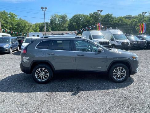 Used 2020 Jeep Cherokee Latitude Plus w/ Cold Weather Group AWD/4WD image 4