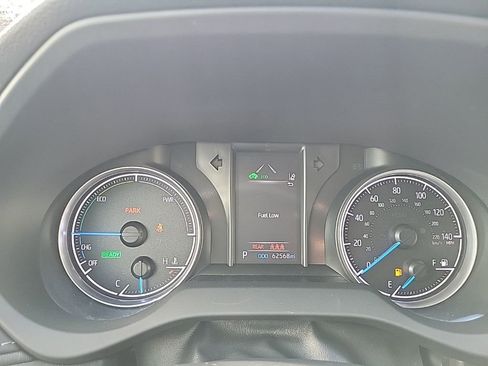 Used 2021 Toyota Venza LE image 16