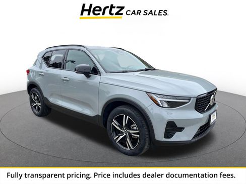 Used 2024 Volvo XC40 B5 Core AWD/4WD image 1