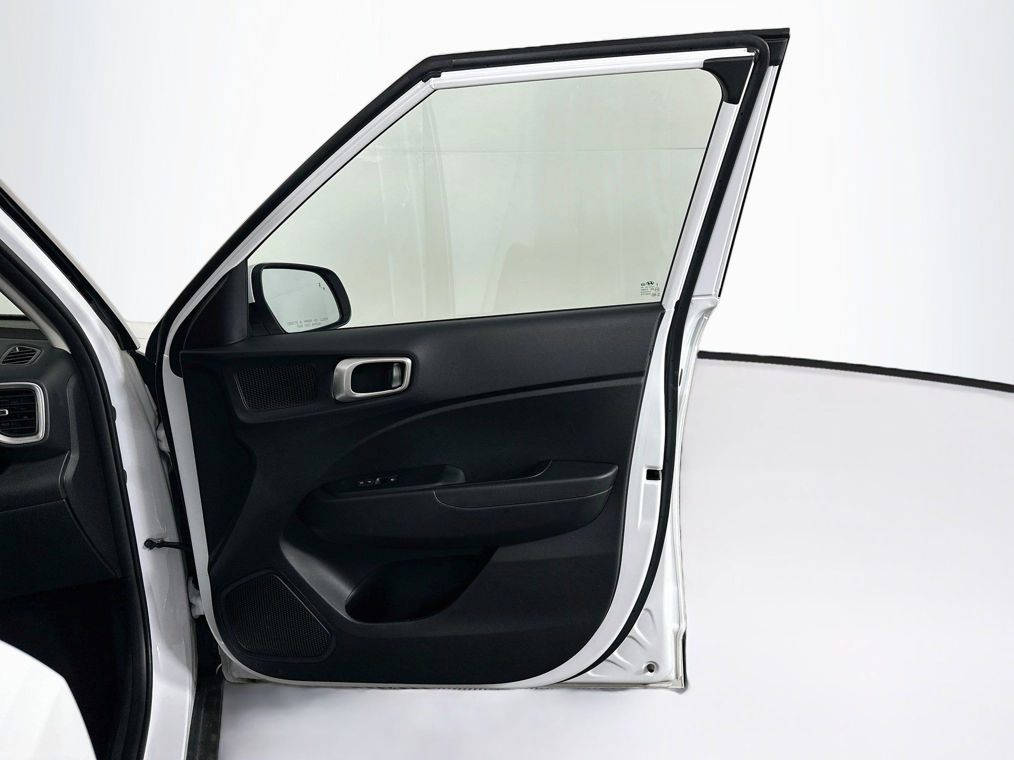 Used 2025 Hyundai Venue SEL FWD image 31