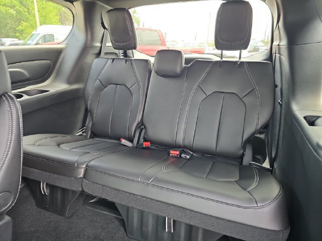 New 2026 Chrysler Pacifica Select w/ S Appearance Package FWD image 14
