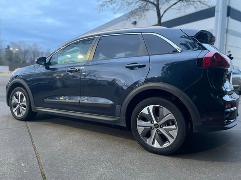 Used 2020 Kia Niro EX w/ Cold Weather Package image 6
