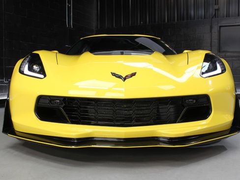 Used 2016 Chevrolet Corvette Z06 w/ 3LZ Preferred Equipment Group image 5