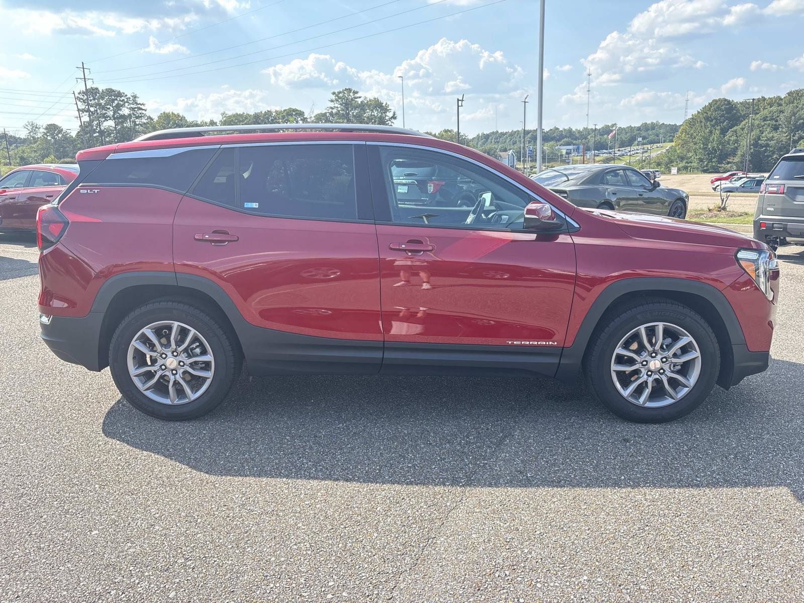 Used 2024 GMC Terrain SLT FWD image 4