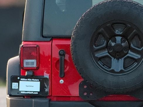 Used 2017 Jeep Wrangler Unlimited Sport w/ Connectivity Group AWD/4WD image 13