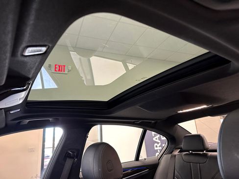 Used 2019 BMW 530i w/ Convenience Package image 49