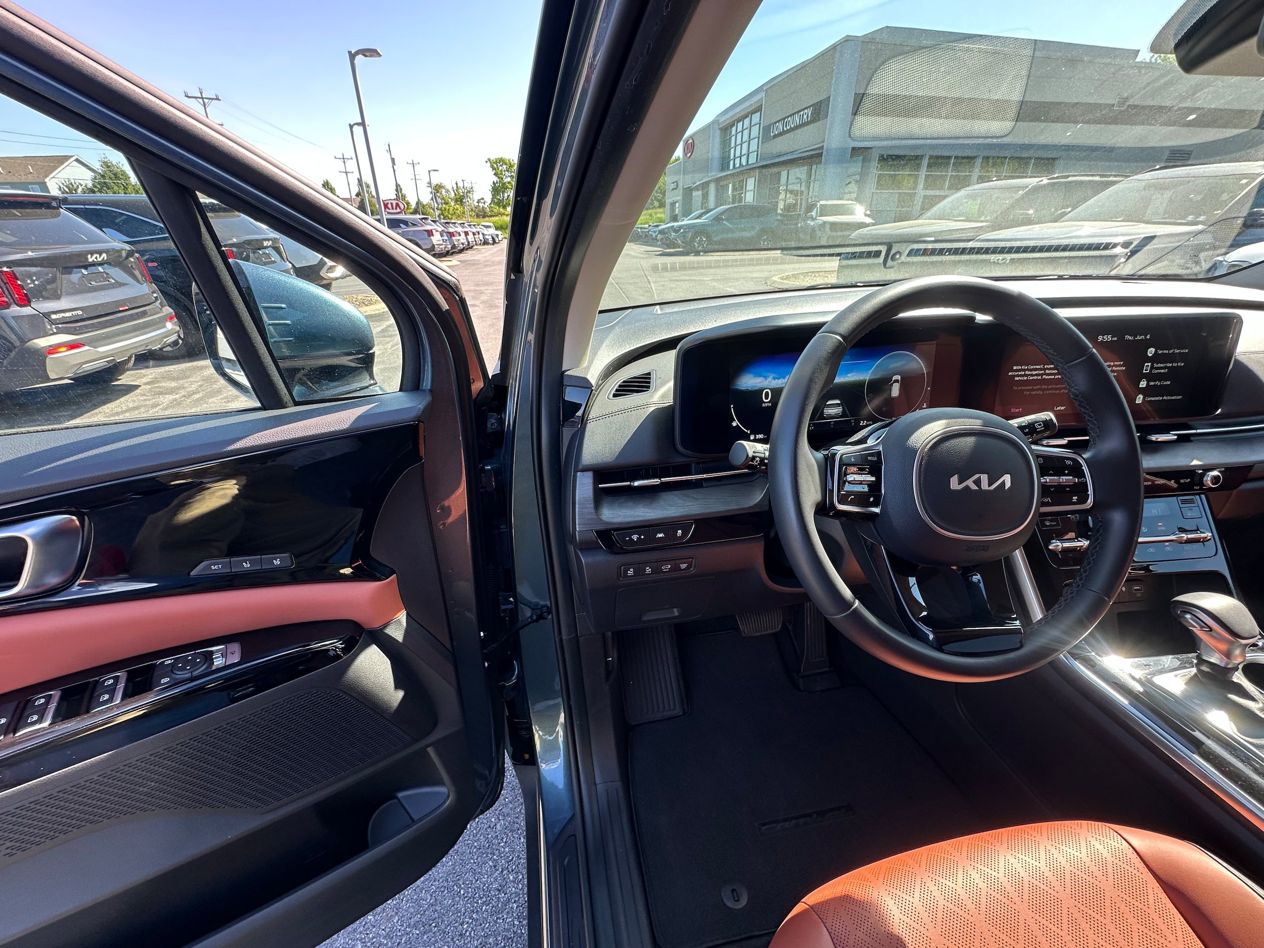Used 2024 Kia Carnival SX FWD image 28