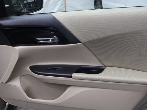 Used 2016 Honda Accord LX image 11