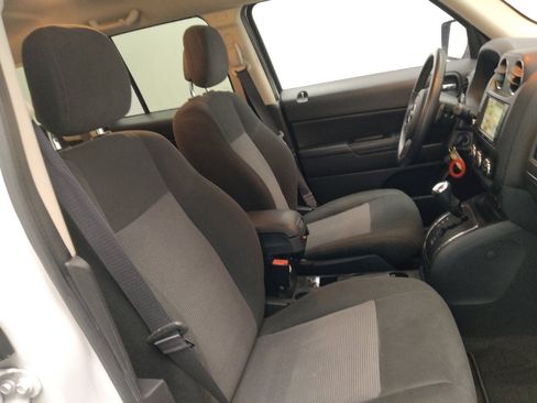 Used 2016 Jeep Patriot Latitude AWD/4WD image 21