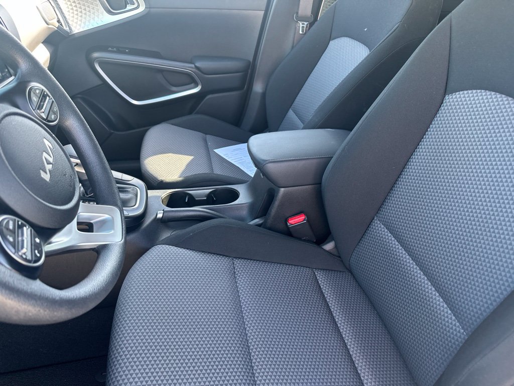 Used 2024 Kia Soul LX FWD image 10