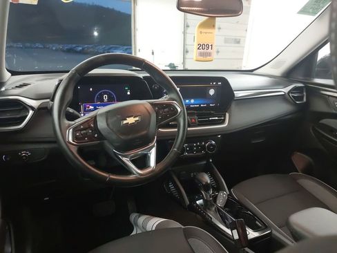 Used 2024 Chevrolet TrailBlazer LT w/ Convenience Package AWD/4WD image 4