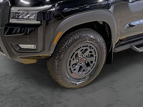 Used 2025 Nissan Frontier PRO-4X AWD/4WD image 9