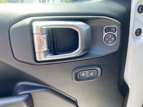 Used 2022 Jeep Gladiator Overland AWD/4WD image 21