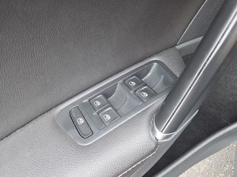 Used 2017 Volkswagen Golf Wolfsburg Edition FWD image 9